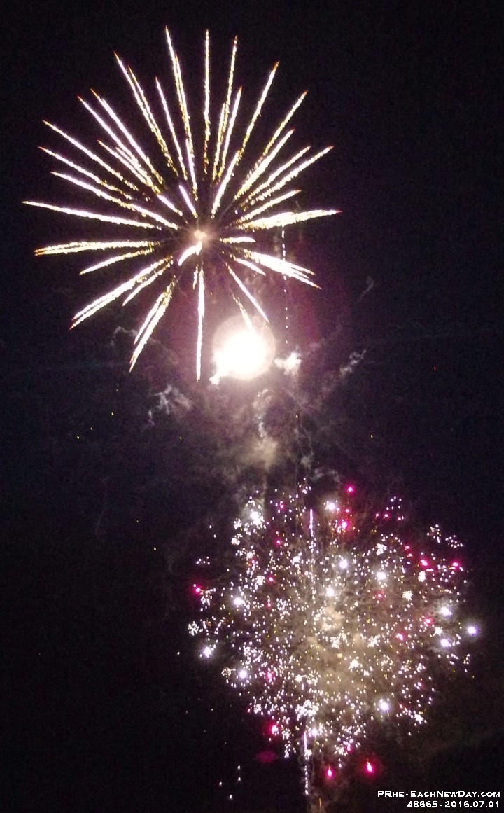 48665RoCrExSh - July 1st fireworks in Bobcaygeon